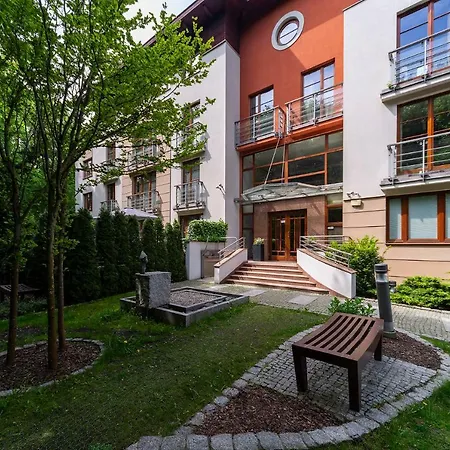 Beachfront Haga With Free Parking By Renters Appartamento *